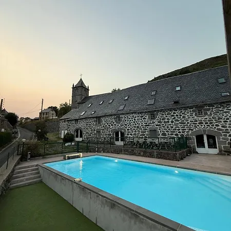 بيت ضيافة Le Domaine Belinay Paulhac (Cantal)