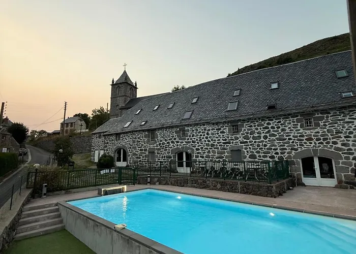 Pensjonat Le Domaine Belinay Paulhac (Cantal)